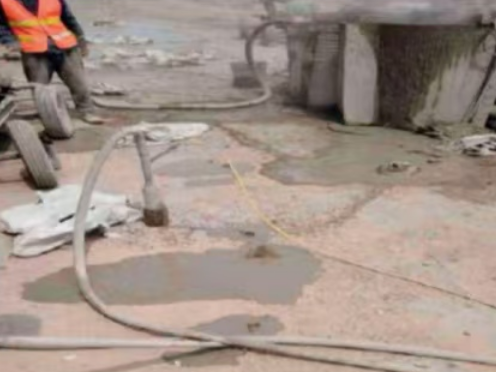 洞口水泥混凝土路面板底注浆技术 路面脱空注浆整治方案